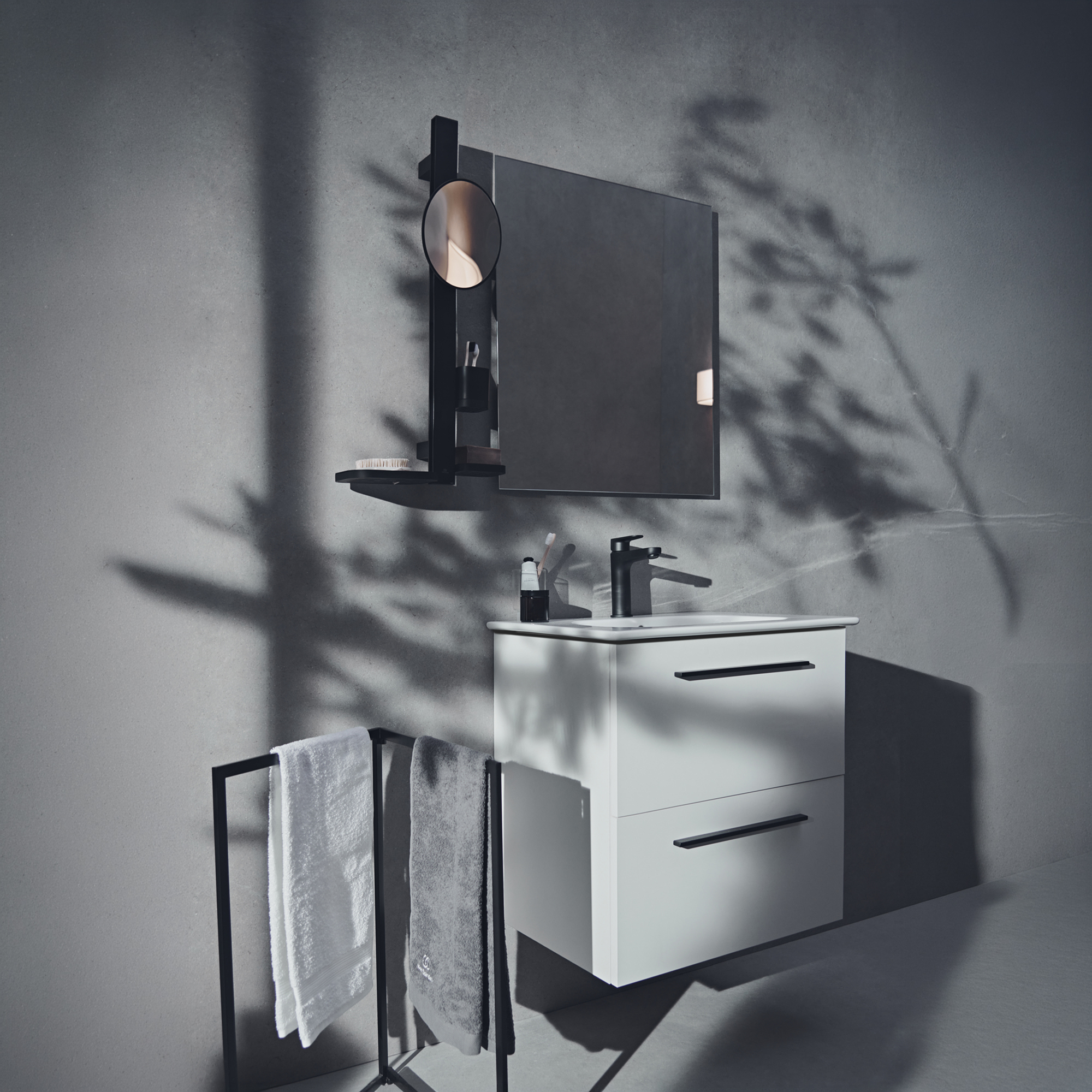 Ideal Standard Alu+ 200mm Magnifying Mirror & Beauty Bar