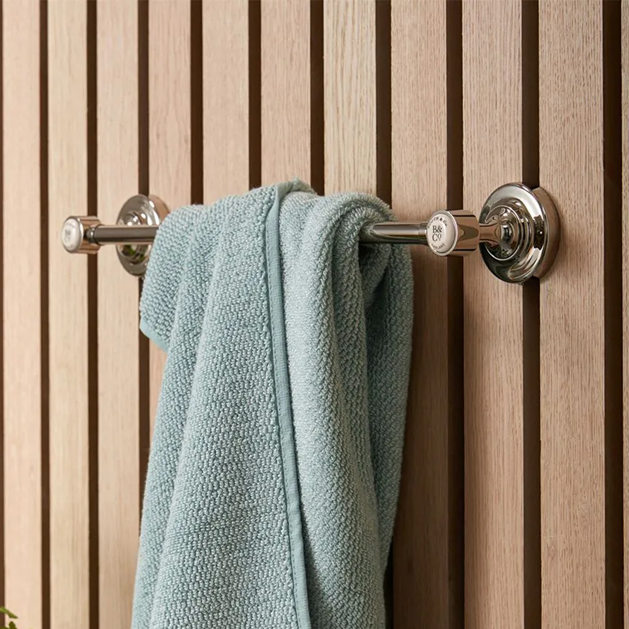 Booth & Co Axbridge Traditional 450mm Towel Rail