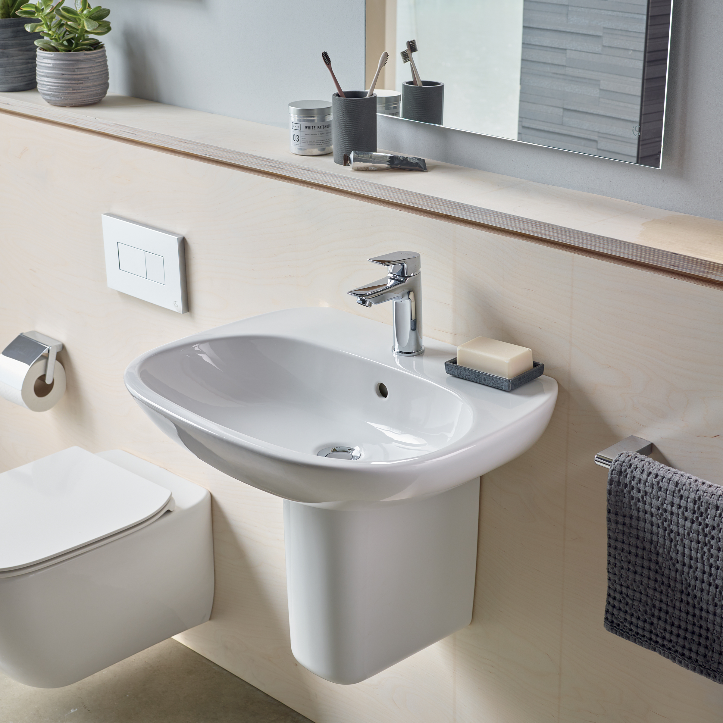 Ideal Standard Tesi Basin & Pedestal