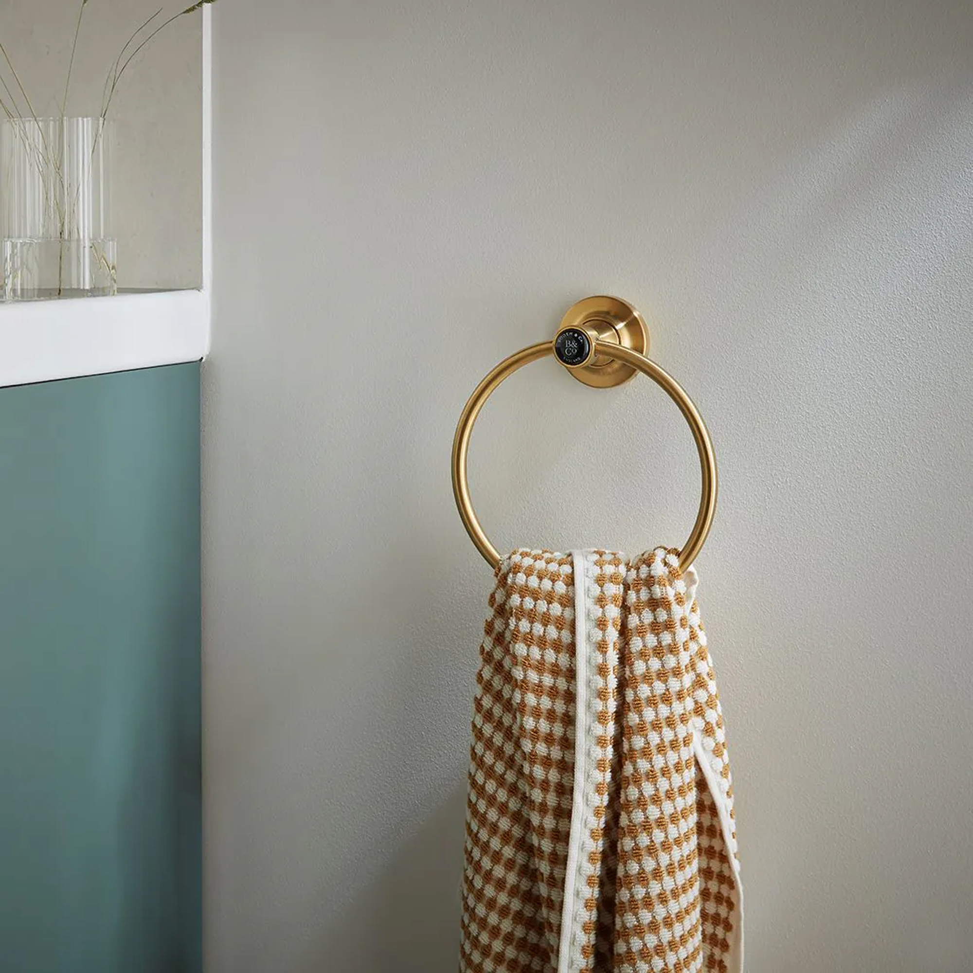 Booth & Co Axbridge Towel Ring