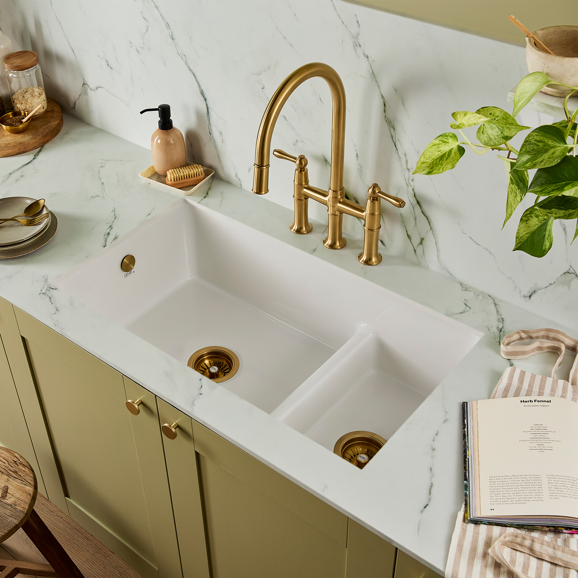 Clearwater Broadway Traditional Pull Out Bridge Kitchen Mixer Tap