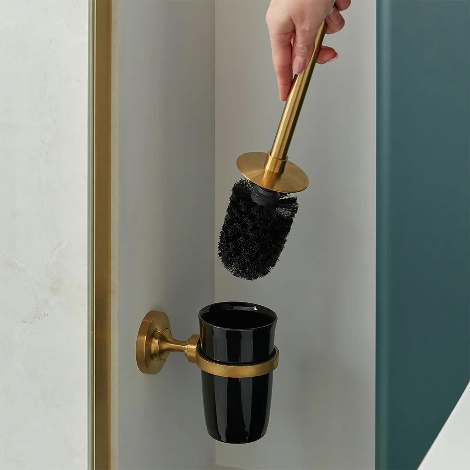 Booth & Co Axbridge Toilet Brush & Ceramic Holder