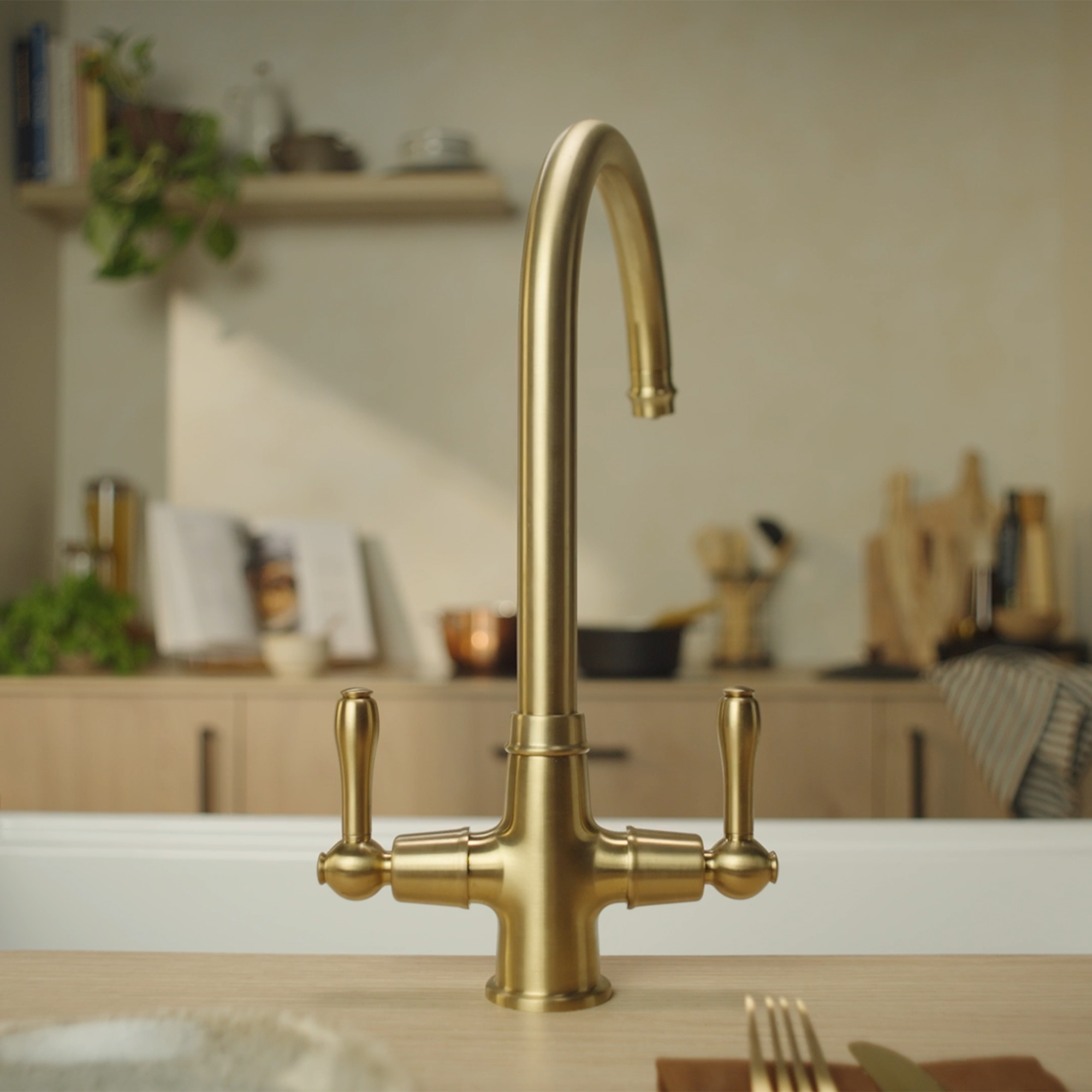 Clearwater Broadway Traditional Twist & Spray Mono Kitchen Mixer Tap