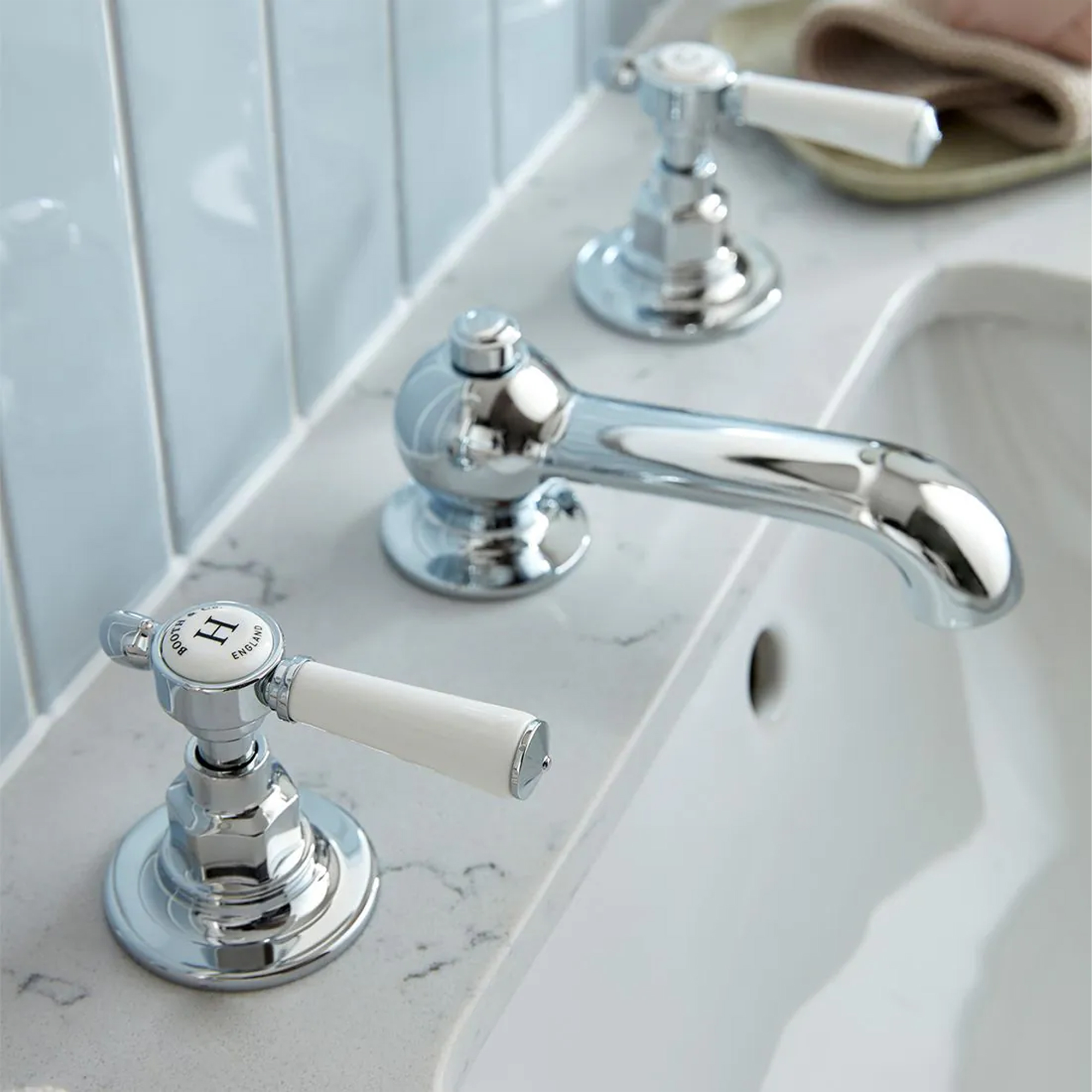 Booth & Co Axbridge Traditional Lever 3 Hole Basin Mixer Tap with Waste