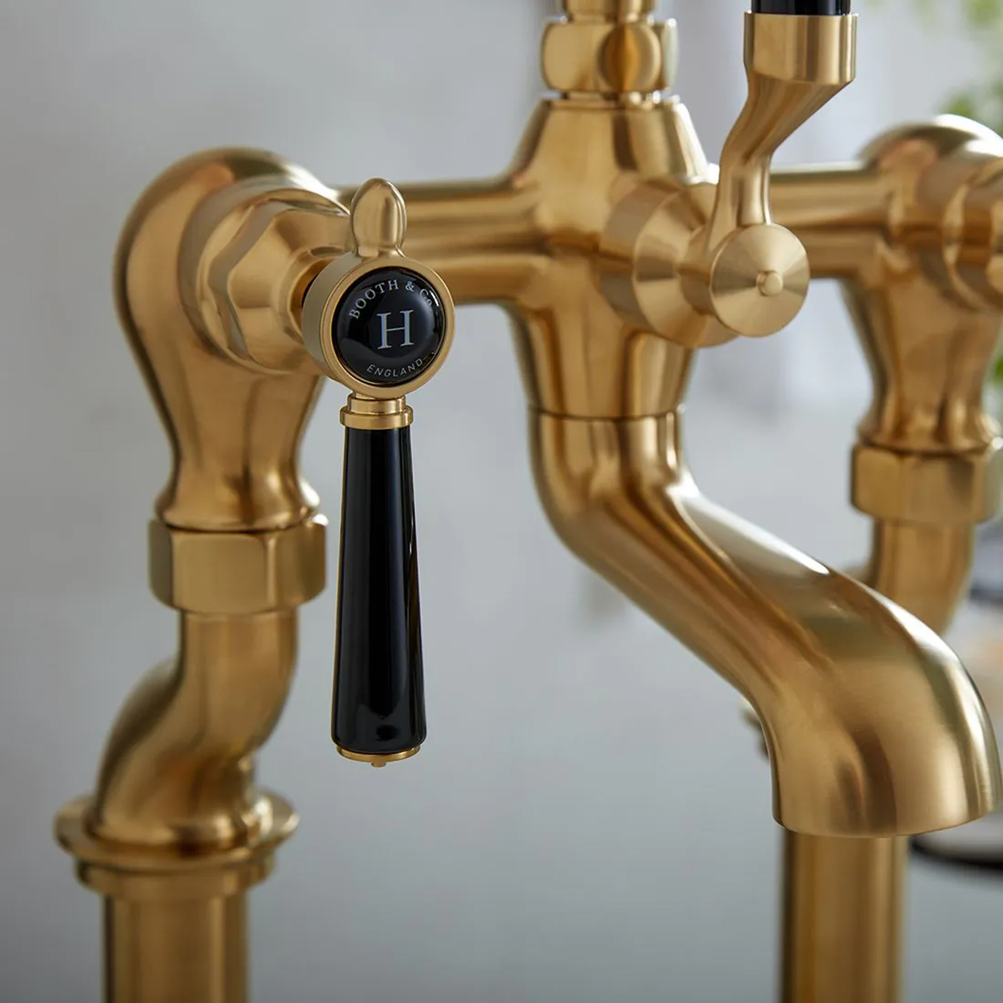Booth & Co Axbridge Traditional Lever Floorstanding Bath Shower Mixer Tap
