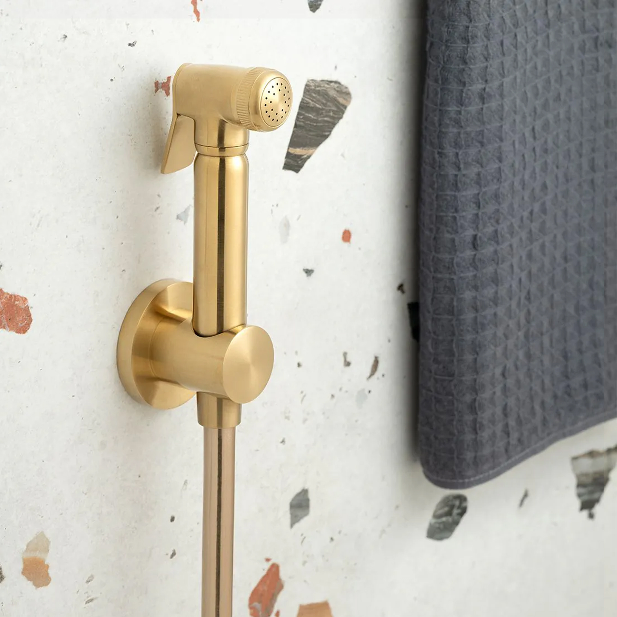 Vado Individual Luxury Douche Handset with Holder & Hose