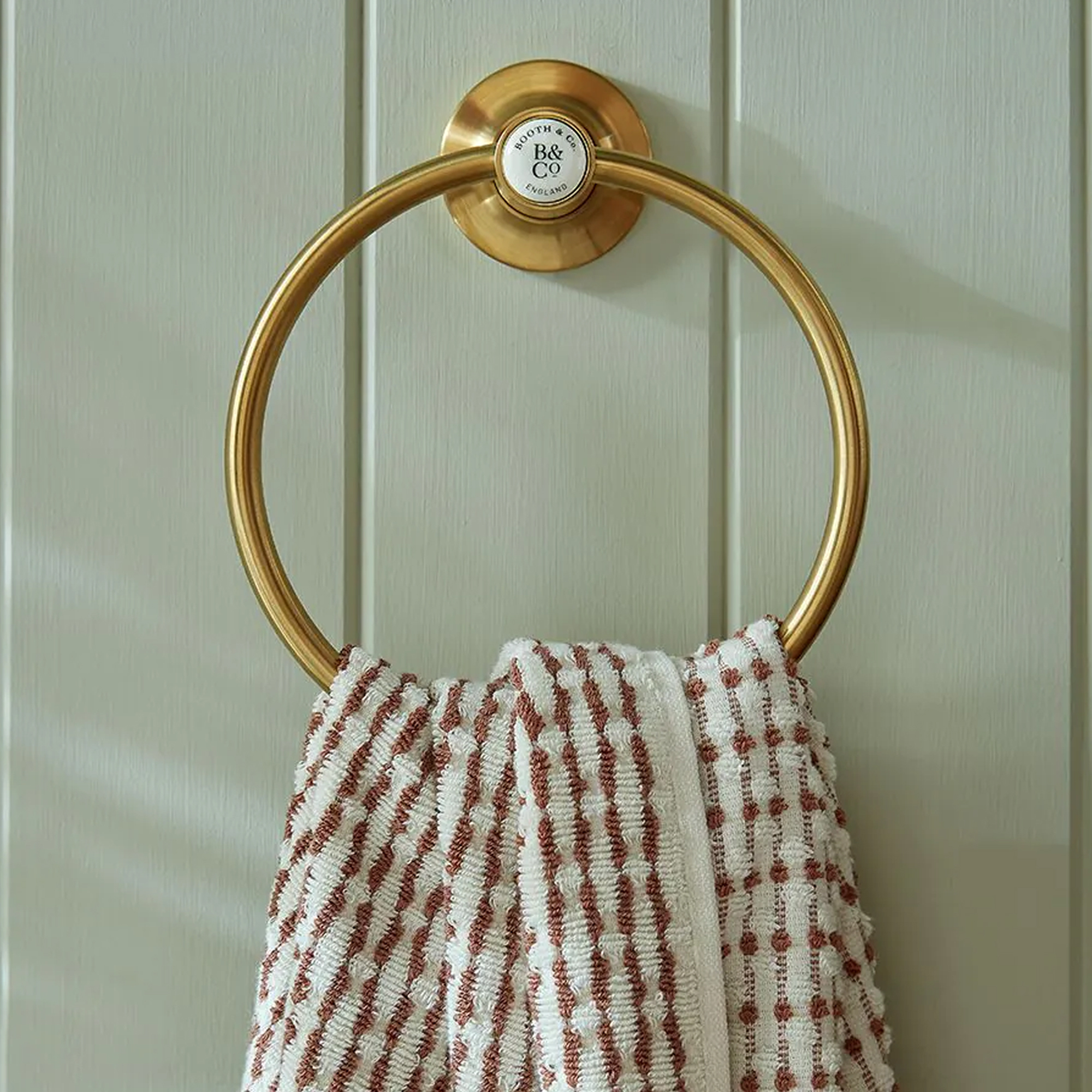 Booth & Co Axbridge Towel Ring