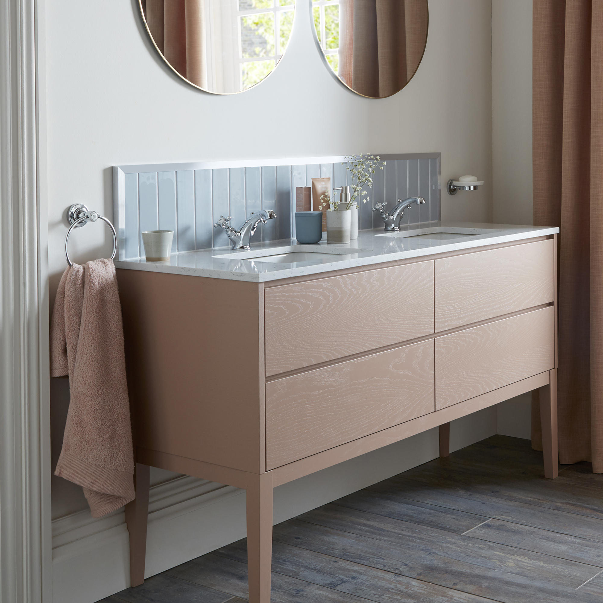 Booth & Co Axbridge Towel Ring