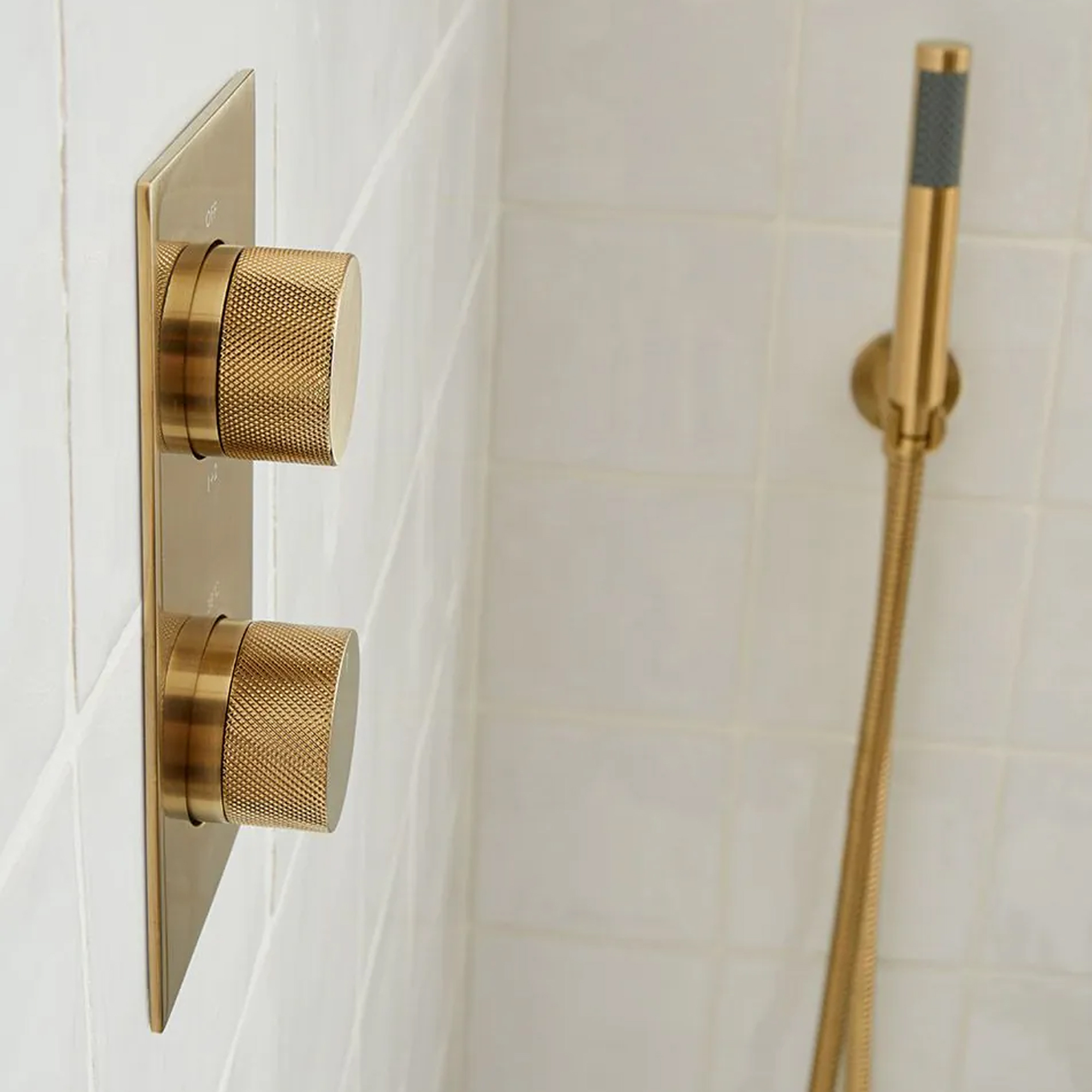 Vado Individual Tablet Knurled 2 Outlet 2 Handle Thermostatic Concealed Shower Valve