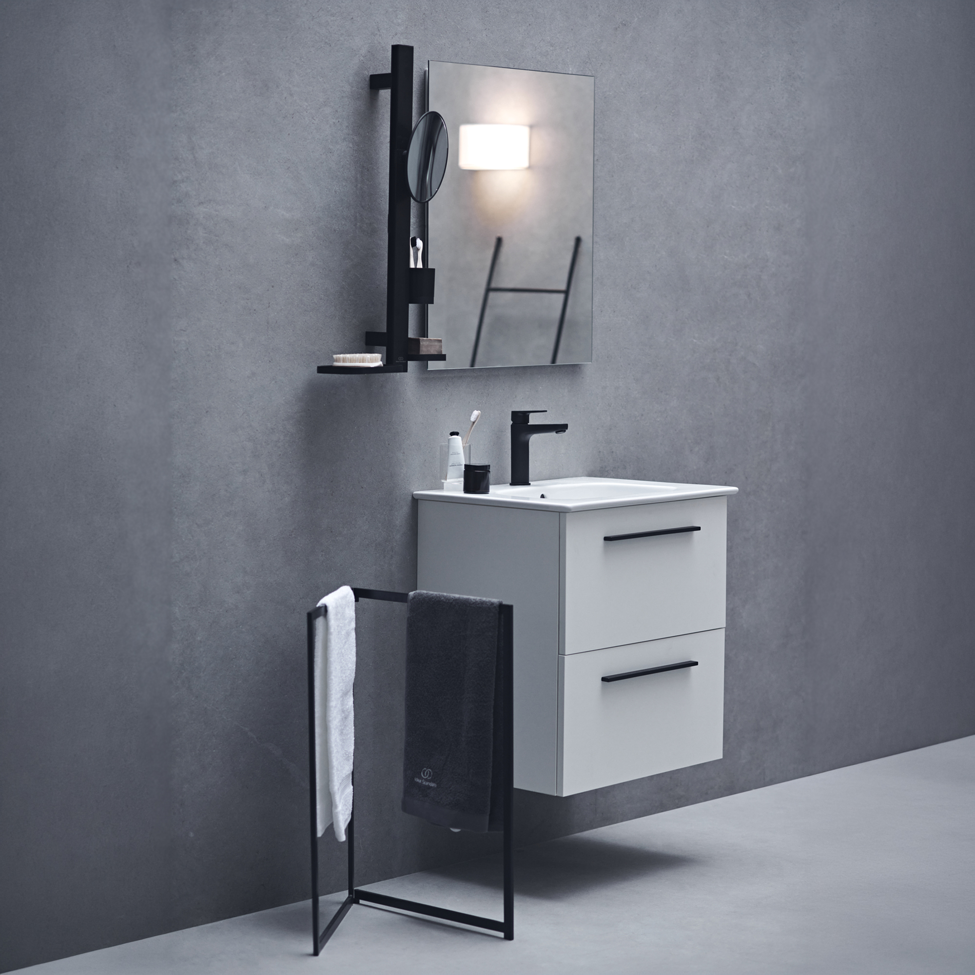 Ideal Standard Alu+ 200mm Magnifying Mirror & Beauty Bar