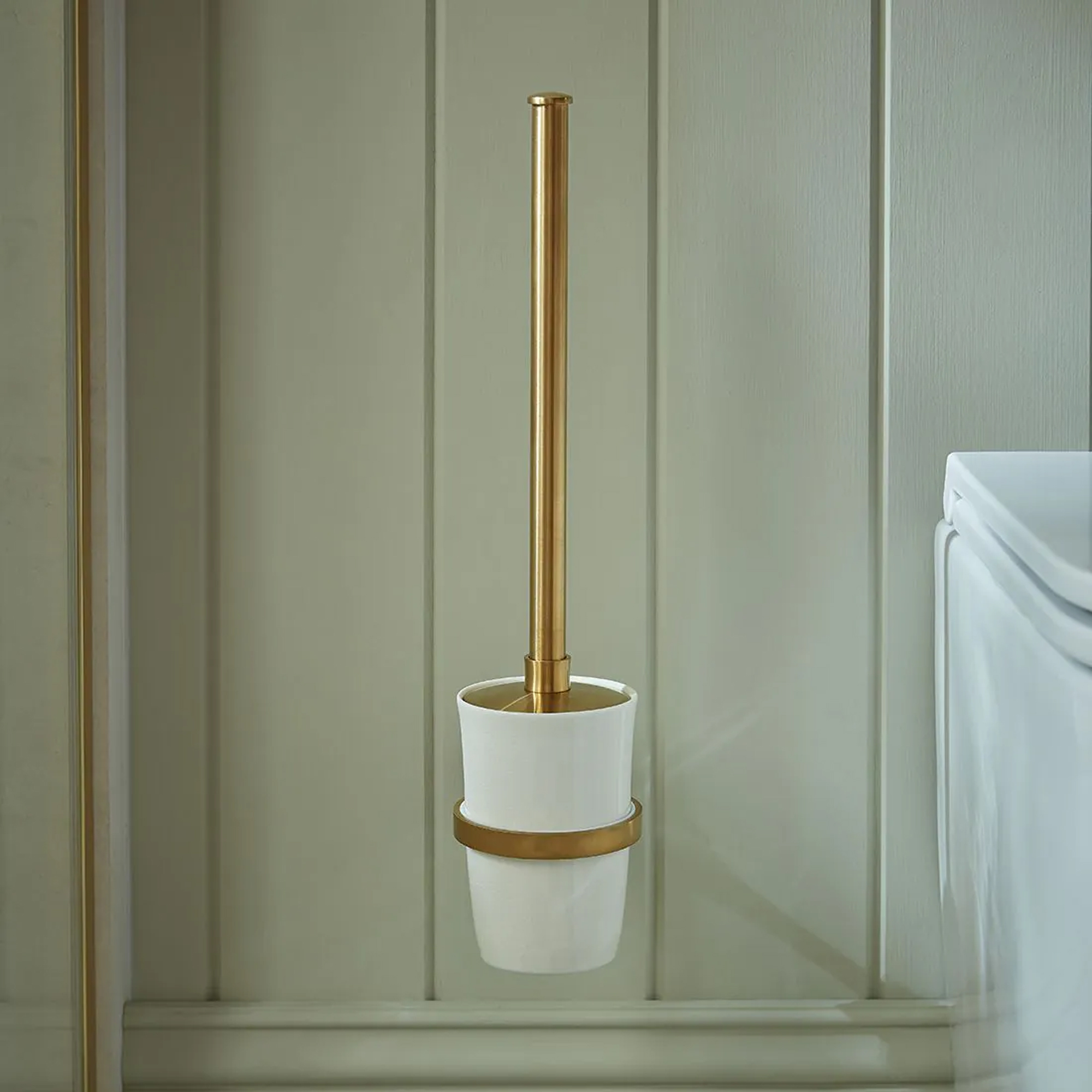 Booth & Co Axbridge Toilet Brush & Ceramic Holder