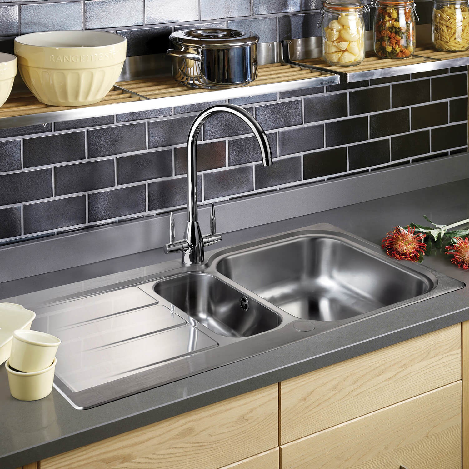 Rangemaster Glendale 1.5 Bowl Brushed Stainless Steel Sink & Waste Kit