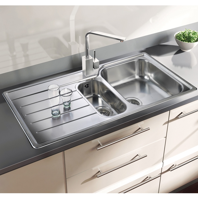 Rangemaster Oakland 1.5 Bowl Brushed Stainless Steel Sink & Waste Kit with Left Hand Drainer - 985 x 508mm