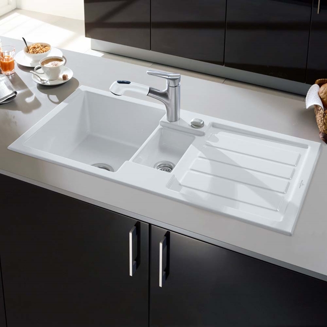 Villeroy & Boch Flavia 60 White Ceramic 1.5 Bowl Sink with Reversible Drainer - 1010 x 510mm