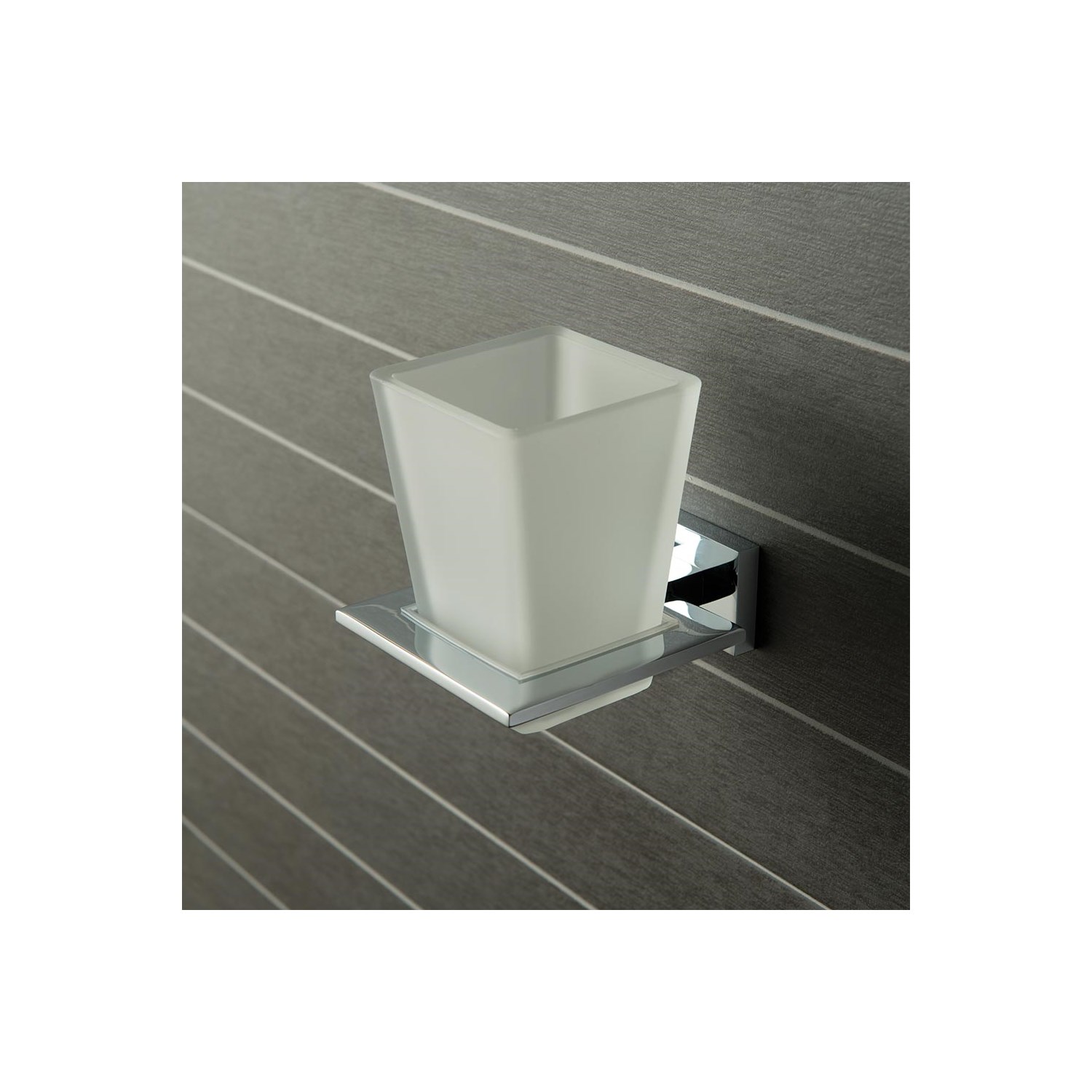 Vado Level Tumbler & Holder